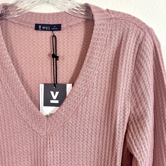 Powder rose blush PINK peplum long-sleeve top. PRETTY!๐ธ - Picture 9 of 15